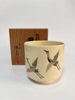 Japanse kraanvogelmotief theekop – gesigneerde tomobako –