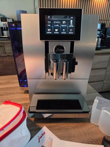 Jura Z8 Alu | Topklasse Volautomaat (met Bluetooth), Afneembaar waterreservoir, 10 kopjes of meer, Ophalen of Verzenden, Zo goed als nieuw
