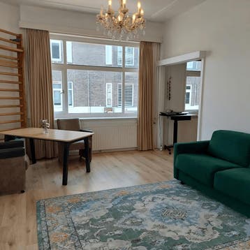 Studio in Den Haag gevonden voor €1100,- pm, Huizen en Kamers, Kamers te huur, 35 tot 50 m², Den Haag