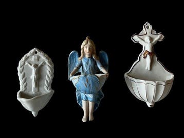 Wijwatervat (3) - 1940-1950 - Set van 3 heiligwaterfontijnen, Antiek en Kunst