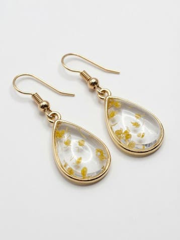 MoMo & More - Epoxy Forever Leaf Earrings - Goudkleurige-RVS, Verzenden, Nieuw, Met edelsteen