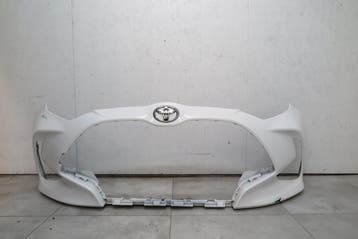 voorbumper Toyota Yaris IV 4, Verzenden, Gebruikt