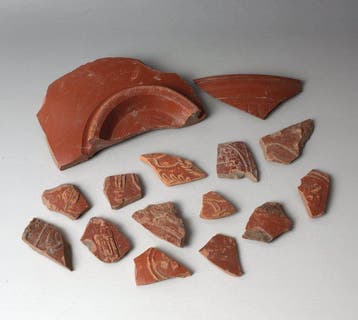 Oud-Romeins Terra sigillata Pottenfragmenten met