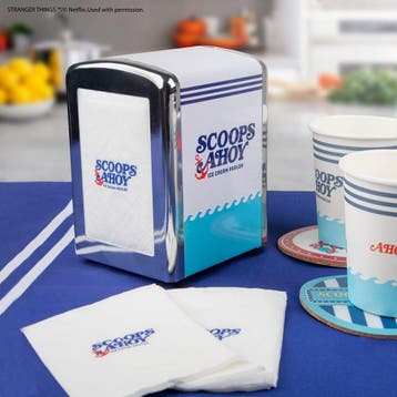 Stranger Things Napkin Dispenser set Scoops Ahoy, Ophalen of Verzenden, Nieuw, Film, Beeldje, Replica of Model