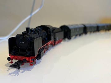 Märklin H0 - Uit 29243 - Stoomlocomotief met tender (4) -, Hobby en Vrije tijd, Nieuw