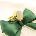 Vintage gouden ring met maansteen, Sieraden, Tassen en Uiterlijk, Ringen, 18 tot 19, Gebruikt, Overige kleuren, Ophalen of Verzenden