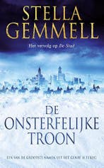 De Onsterfelijke Troon - Stella Gemmell - Paperback, Boeken, Ophalen of Verzenden, Gelezen, Stella 	Gemmell