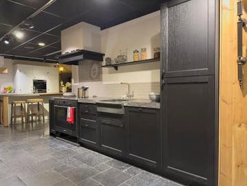 Showr. keuken massief eiken. graniet. incl inductie fornuis, Ophalen, Zwart, Dubbelwandige keuken, Hoogglans of Gelakt
