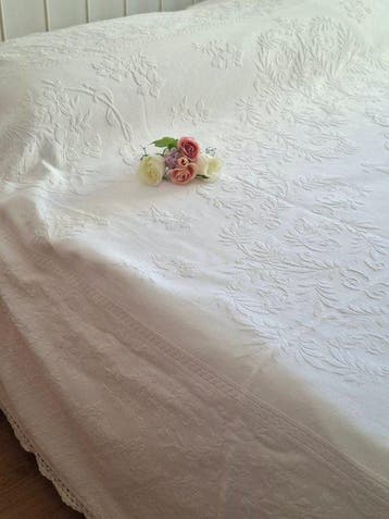 Delicaat sprei uit de tijd van oma en opa, met een perfect