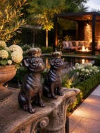 Beeld, 2 Crowned Pug Dogs - 29 cm - Hars - 2026, Antiek en Kunst