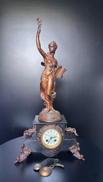 Figurale pendule - Zinklegering, Marmer - 1850-1900