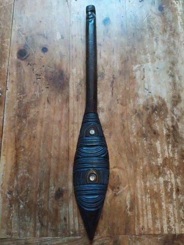 eboniseerde handgesneden peddel - hoe - Maori -, Antiek en Kunst