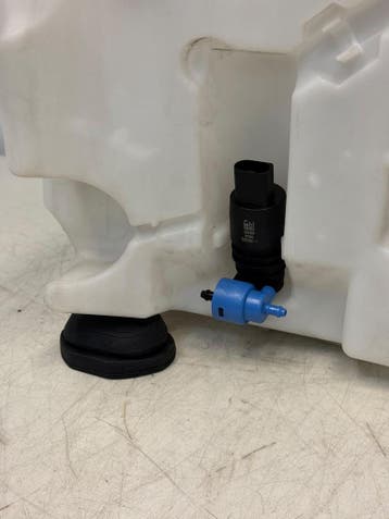 Ruitensproeier tank voor VW Polo V 6R 1.4 TDI 2015 6C0955453, Gebruikt, Volkswagen