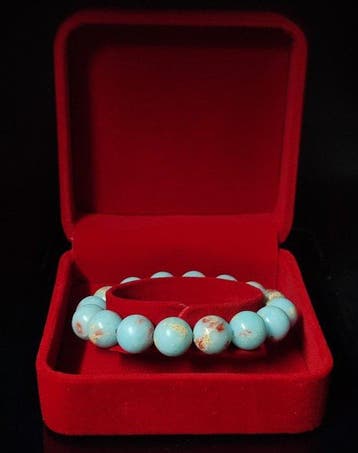 Prachtige Caribische Calcietarmband in geschenkdoos — Gratis