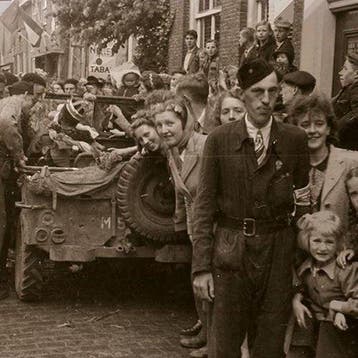 De Tweede Wereldoorlog in honderd fotos, Ophalen of Verzenden, Nieuw