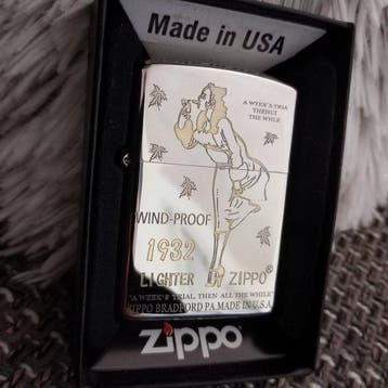 Zippo - Premium Quality American Classic Legend since 1932 -, Verzamelen, Nieuw