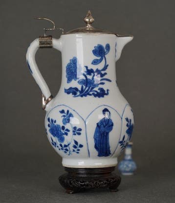 Kangxi (1662-1722) - Kan - Groot - Twee staande dames in