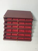 Accessoires. Burgundy eco-leather coin cabinet for 48 places