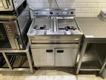 Online veiling: CombiSteel, dubbele friteuse met onderkast, Nieuw in verpakking