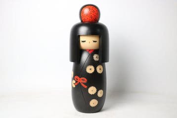 Kiku Musume (Chrysantenmeisje) – Prijswinnende kokeshi van