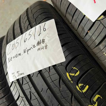 2 x Nexen 205-65-16 Zomerbanden 7,5mm, Gebruikt, 16 inch, Band(en), Personenwagen