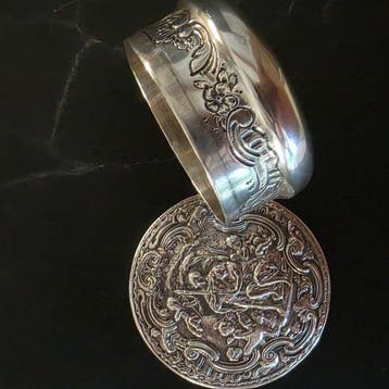 Boîte à pilules en argent massif - Cupidons ou Amours ailés