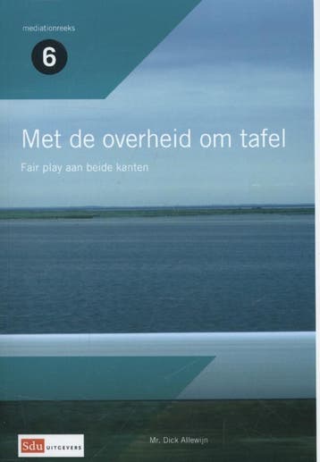 Met de overheid om tafel 9789012389976, Verzenden, Zo goed als nieuw