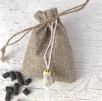 Jute zakje gevuld met puppy brokjes en houten gelukspoppetje, Verzenden, Nieuw