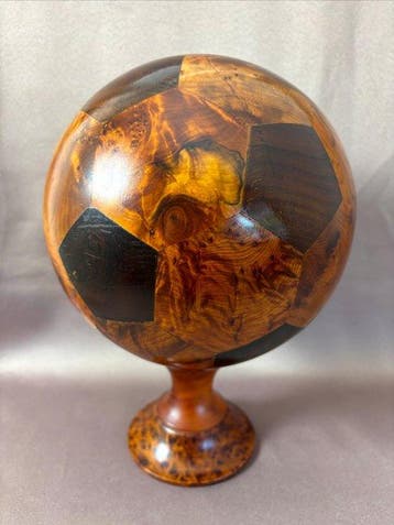 Decoratief ornament (2) - Bal en standaard - Europa -