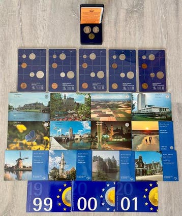Nederland. Beatrix. Gulden 1980/2001 (21 sets complete