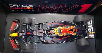 Minichamps 1:18 - Modelauto - ORACLE RED BULL RACING RB 19, Nieuw