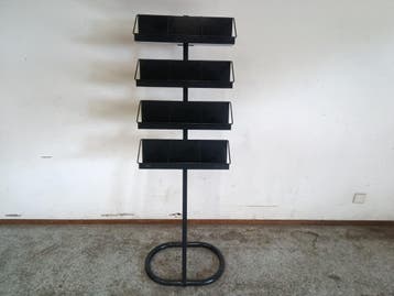 Presentatiedisplay – B47 x D35 x H147 cm, Gebruikt