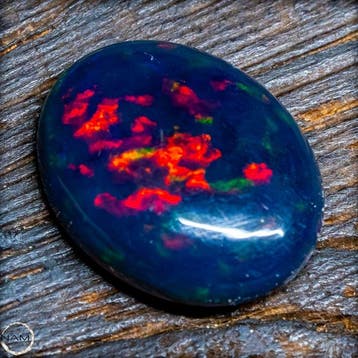Natuurlijke Black Opal – Het vuur van de regenboog 5ct- 1 g