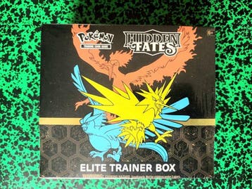 Pokémon - 1 Elite trainer box - Sun & Moon - Hidden Fates, Hobby en Vrije tijd, Verzamelkaartspellen | Pokémon, Nieuw