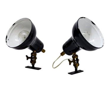 Wandlamp - Twee wand- of plafondlampen met emaille afwerking, Antiek en Kunst