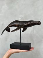 Beeld, No Reserve - Bronze Patinated Whale Soaring on its