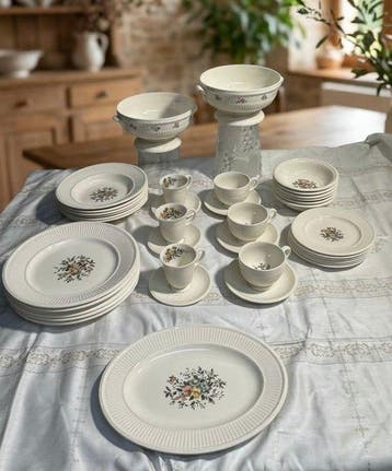 Wedgwood - Koffie- en theeservies (39) - conway - Porselein