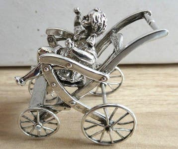 Beeldje - Buggy met kindje 835/ rond 1965 - .835 zilver