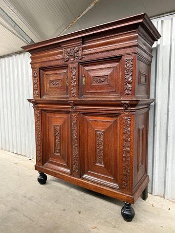Kast - Zeeuwse kast Panelenkast, kolommenkast, rankenkast,