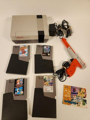 Nintendo - Nes - Nintendo NES & 4 Games & Zapper & 2, Nieuw
