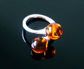 Unieke natuurlijke Baltische barnsteenring - Zilver -