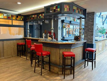 Bar met bovenbouw