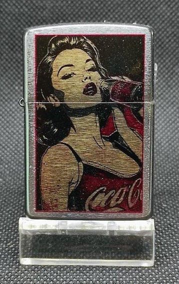Zippo - Coca Cola Girl - Zonder minimumprijs - Zakaansteker, Nieuw