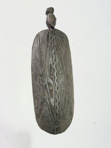 Prachtig uitgehouwen ceremoniële kom met geestfiguur Sentani, Antiek en Kunst