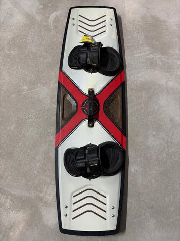 Naish Motion S26 134x41 • Nieuwe Apex bindingen, Watersport en Boten, Ophalen of Verzenden, Nieuw