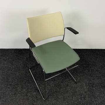 Casala Curvy Vergaderstoel | Crème / Groen, Huis en Inrichting, Ophalen of Verzenden, Gebruikt
