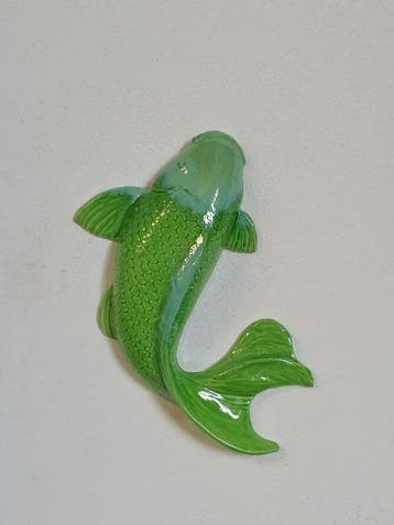 Vanessa Bonino - sculptuur, Emerald Koi carp - 37 cm -