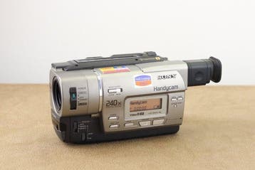 Sony Handycam CCD-TR417E with NightShot Videocamera
