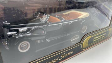 Road Signature 1:24 - Modelauto - Cadillac V-16 Presidential, Nieuw