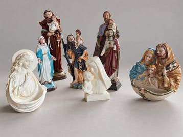 Verzameling 8 religieuze beelden & wijwaterbakjes - Vintage